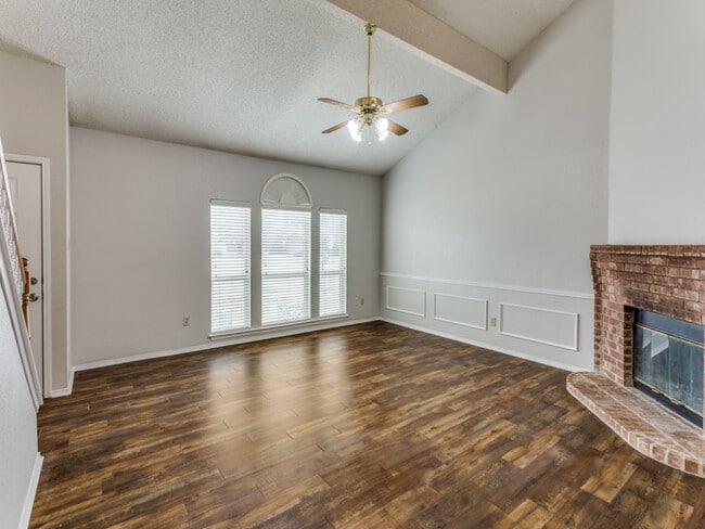 Building Photo - 7124 Summerset Dr