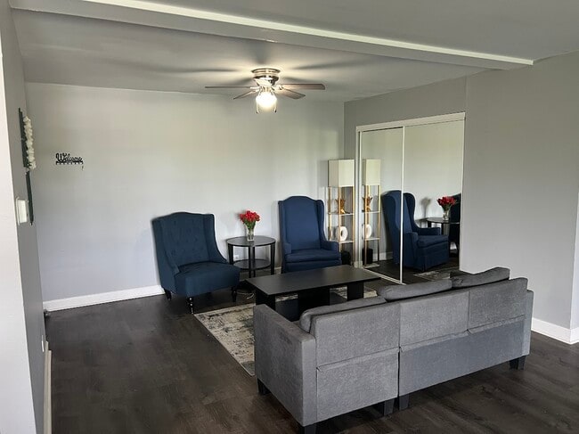 Building Photo - 10373 Dearlove Rd