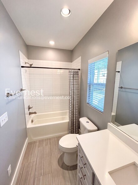 Building Photo - 915 Delmas Ave