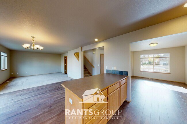 Building Photo - Great Location! Easy JBLM Commute!