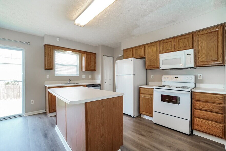Building Photo - 3087 Fabyan Dr