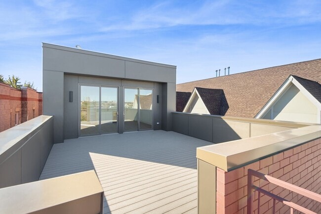 Building Photo - 2323 N Lister Ave