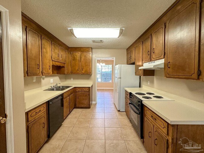 Building Photo - 3660 Buford Cir