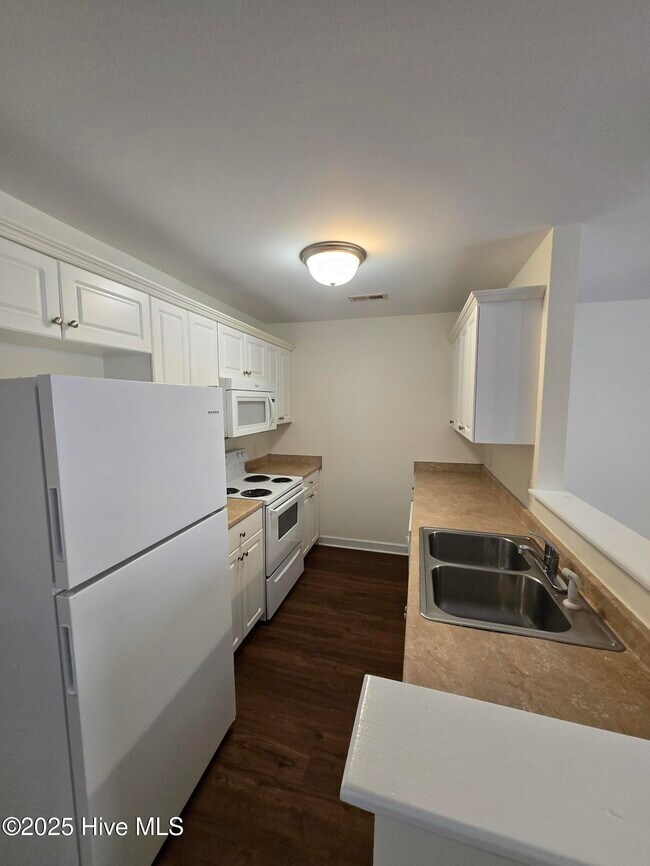 Building Photo - 208 Durango Pl