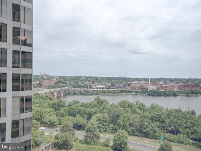 Building Photo - 1111 19th St N