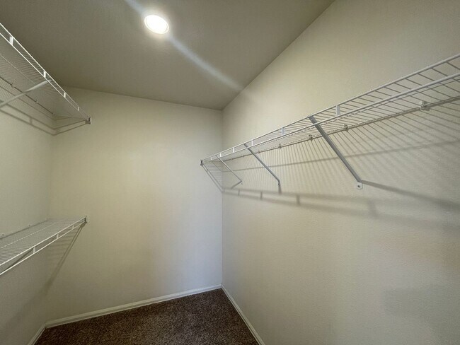 Building Photo - 1472 Skimmer St