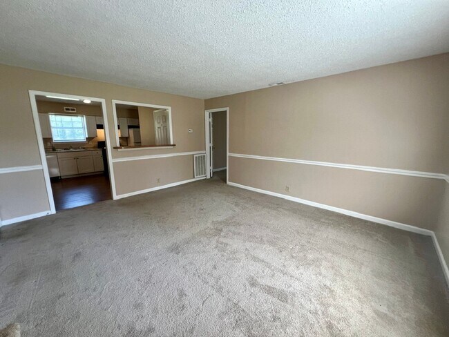 Building Photo - 2563 Carriage Dr