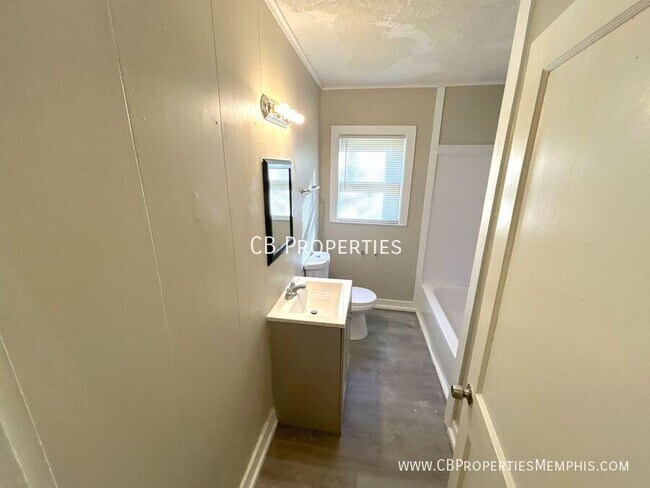 Building Photo - 1231 Pera Ave