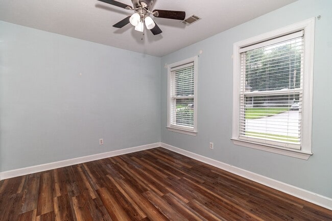 Building Photo - Beautiful 3 bedroom, in-law plan, Family Home in Martinez!  Walk to school!