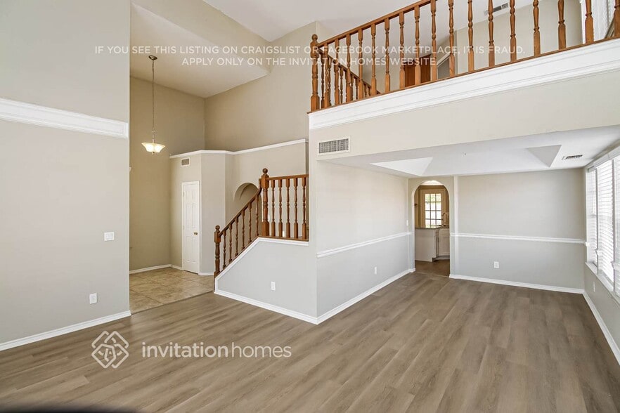 Building Photo - 302 S Quail Ln
