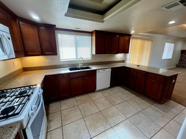 Building Photo - 74071 Playa Vista Dr