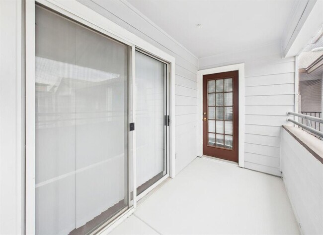 Building Photo - 501 W 26th St