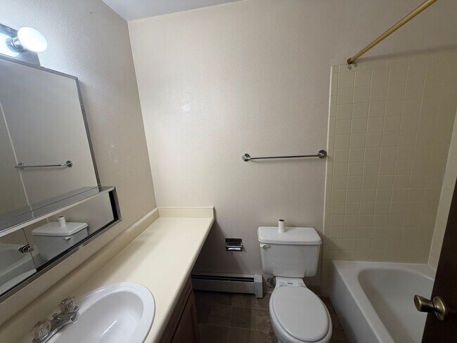 Building Photo - Two Bedroom Condo At Aspen Grove In North Boulder - Outdoor Pool & Year Round Hot Tub!