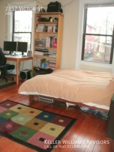 Building Photo - 2357 Victor St