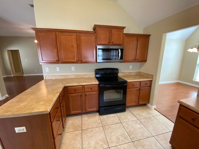 Building Photo - GORGEOUS 4 BEDROOM 3 BATHROOM CORDOVA RENT...