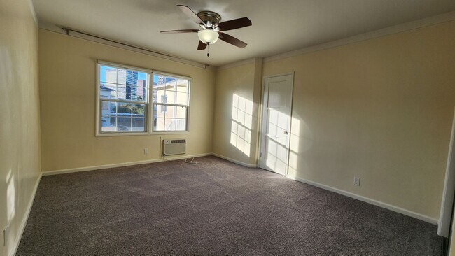 Building Photo - 1433 Selby Ave