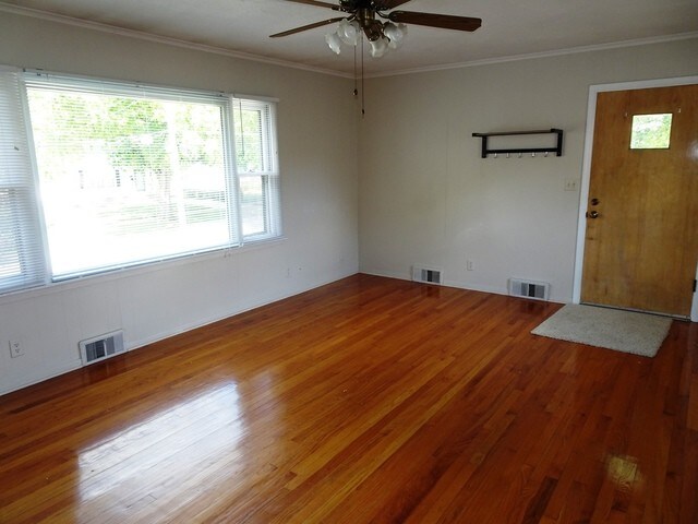 Building Photo - 527 Peyton St