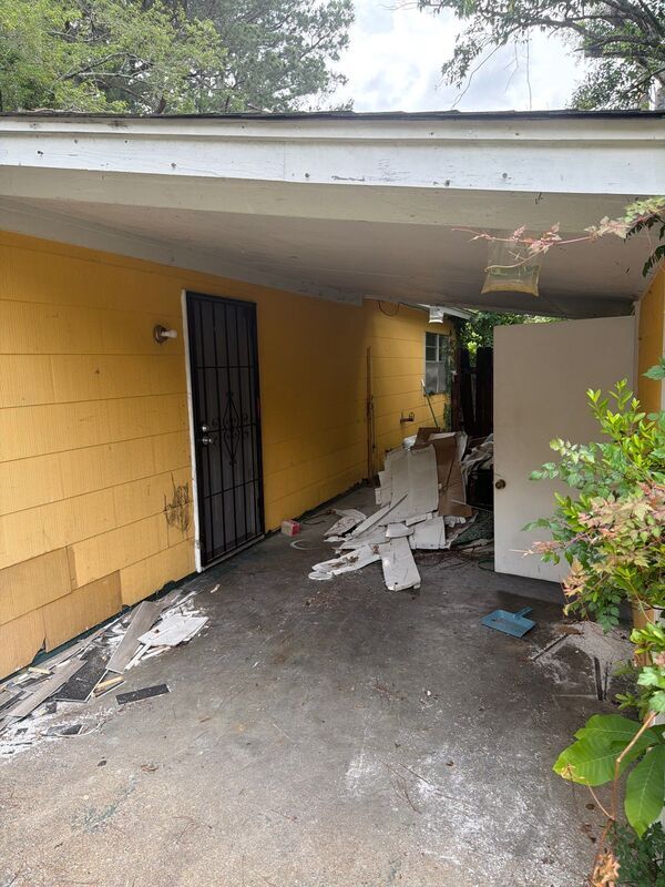 Building Photo - 663 Queen Julianna Ln