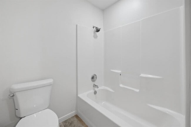 Building Photo - 157 Hillside Dr