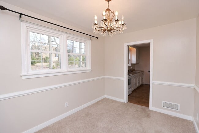 Building Photo - Spacious Brick Rancher in the heart of Tuc...