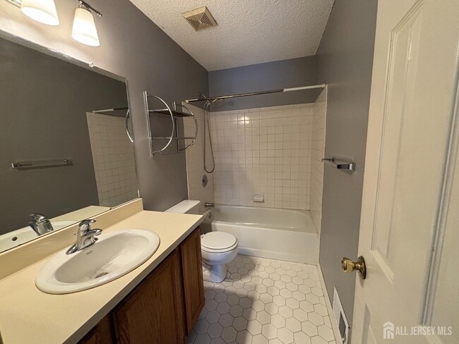 Building Photo - 62 Colleen Ct