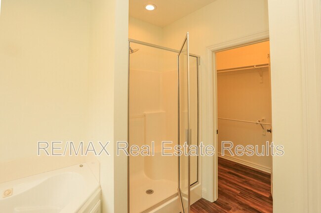 Building Photo - 303 NW Palomino St