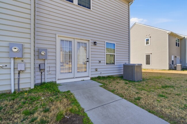 Building Photo - 266 Foxglove Dr