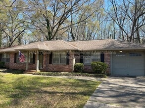 Building Photo - 1133 E College St