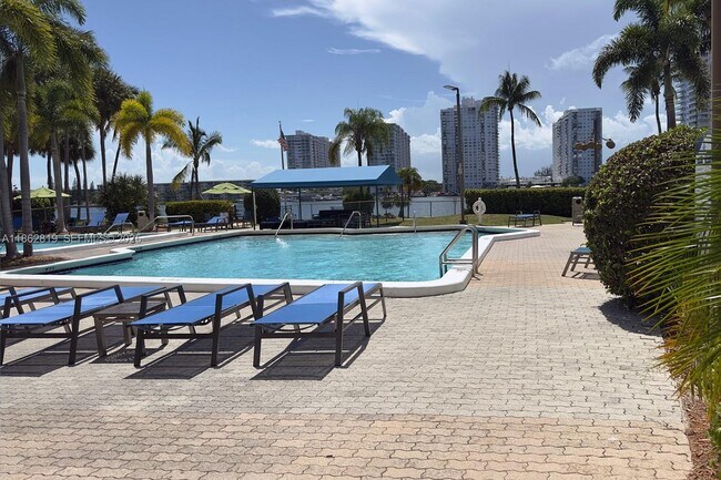 Building Photo - 18181 NE 31st Ct