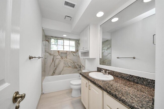 Building Photo - 103 Lakeridge Dr