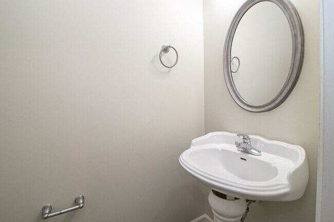 Building Photo - 916- A Charlotte Street