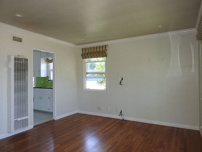 Building Photo - Beautiful Duplex with Ocean Breeze