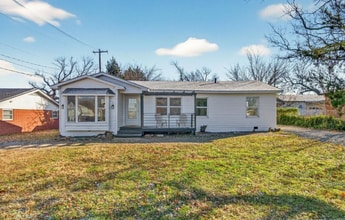 Building Photo - 508 NE Avondale Ave