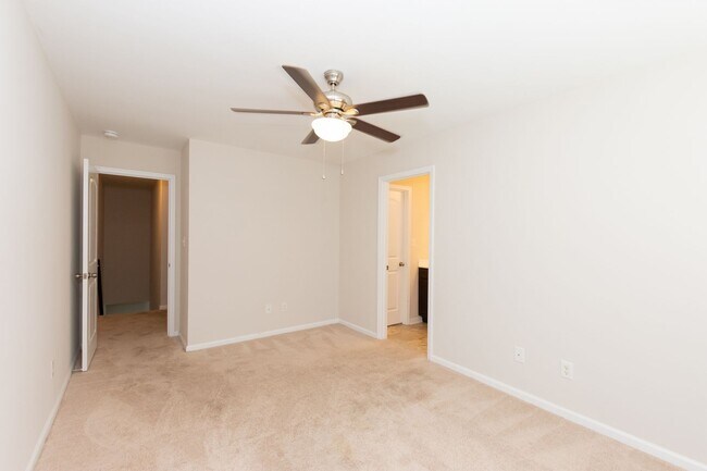 Building Photo - MOVE-IN READY!
