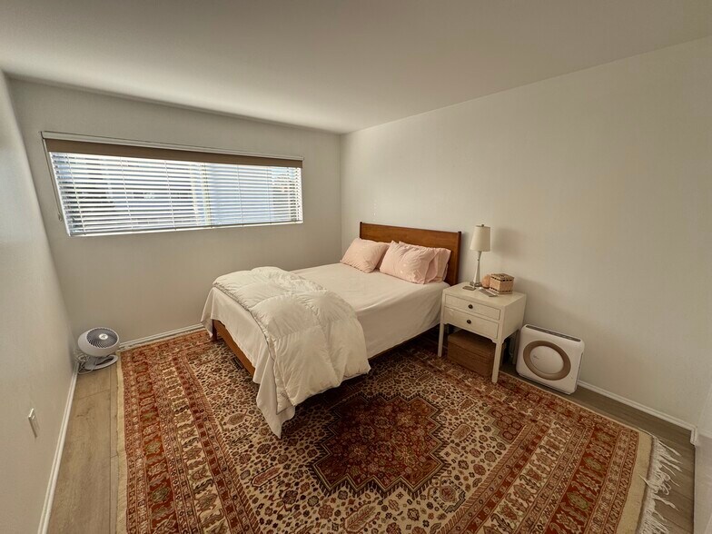 Building Photo - 1322 Amethyst St