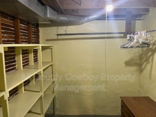 Building Photo - 557 1/2 N 8th St