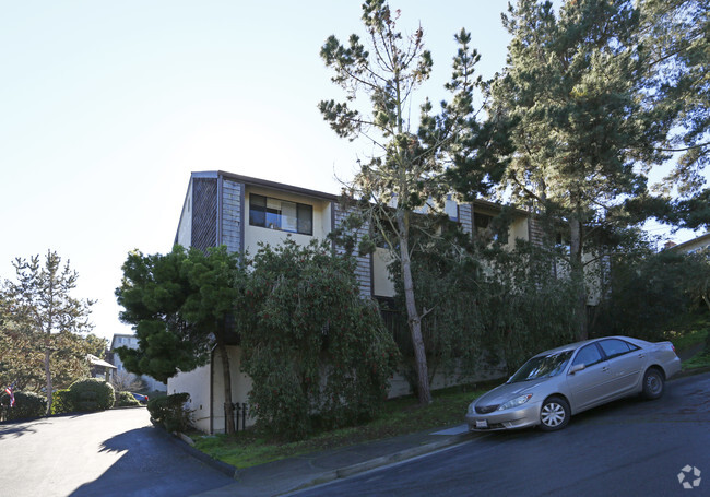 Building Photo - Huckleberry Hill Townhouses