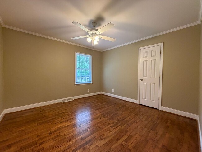 Building Photo - 4/2 House in Rosemount Park- $1,495