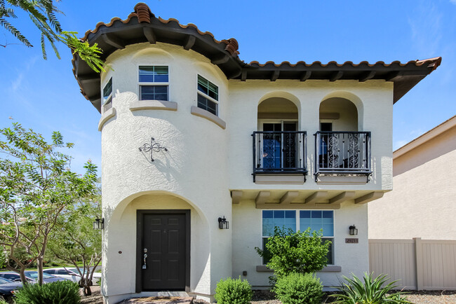 Primary Photo - Enchanting 3-bedroom home