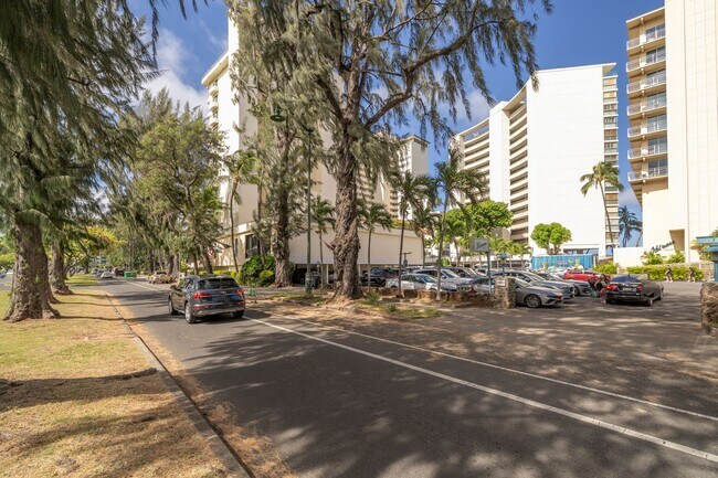 Building Photo - Oceanfront Kaimana Beach Studio at Sans Souci