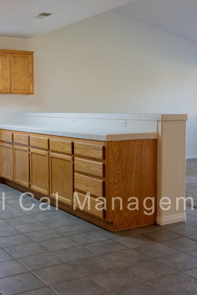 Building Photo - 5 Bedroom, 2 Bath Home in Desired Northwest - $2895 Per Month!