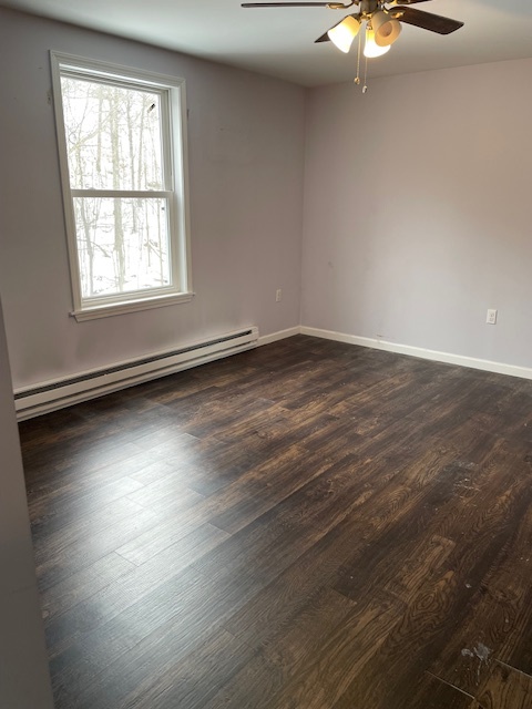 Spacious bedroom with 1 window and ceiling fan 11'10" wide x 13'11" long - 264 Lutz Rd