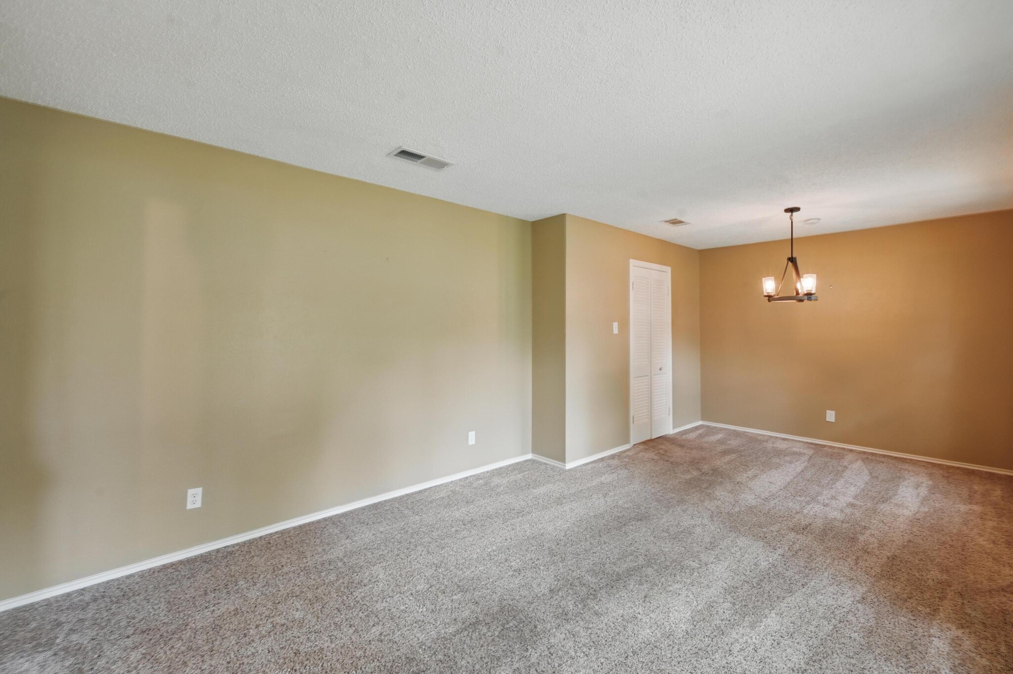 Building Photo - 2221 Prince John Dr