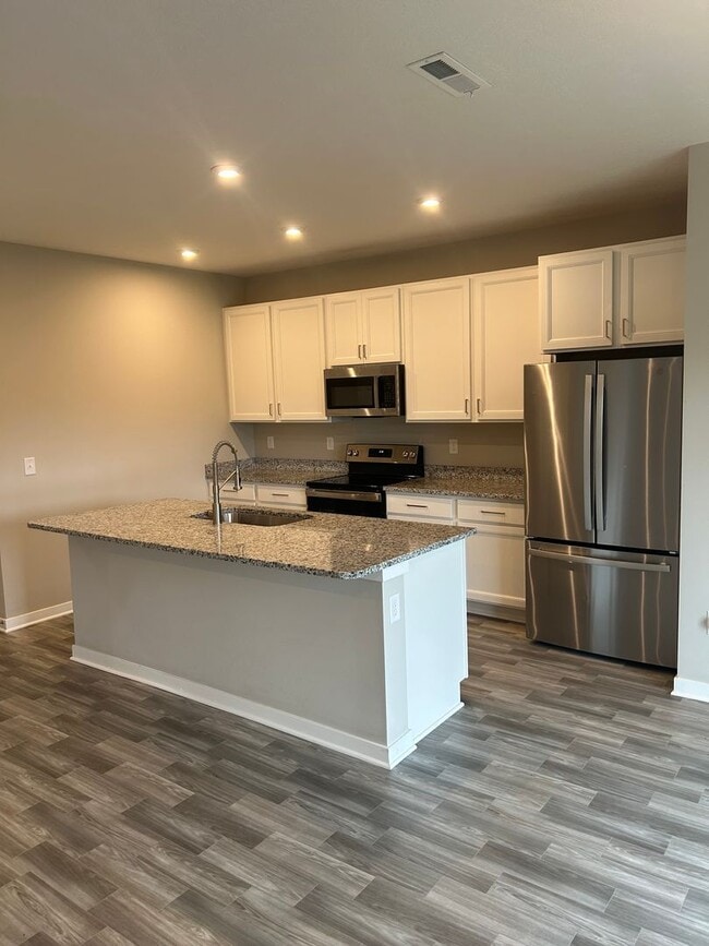 Building Photo - Must See New Construction In Mount Washing...