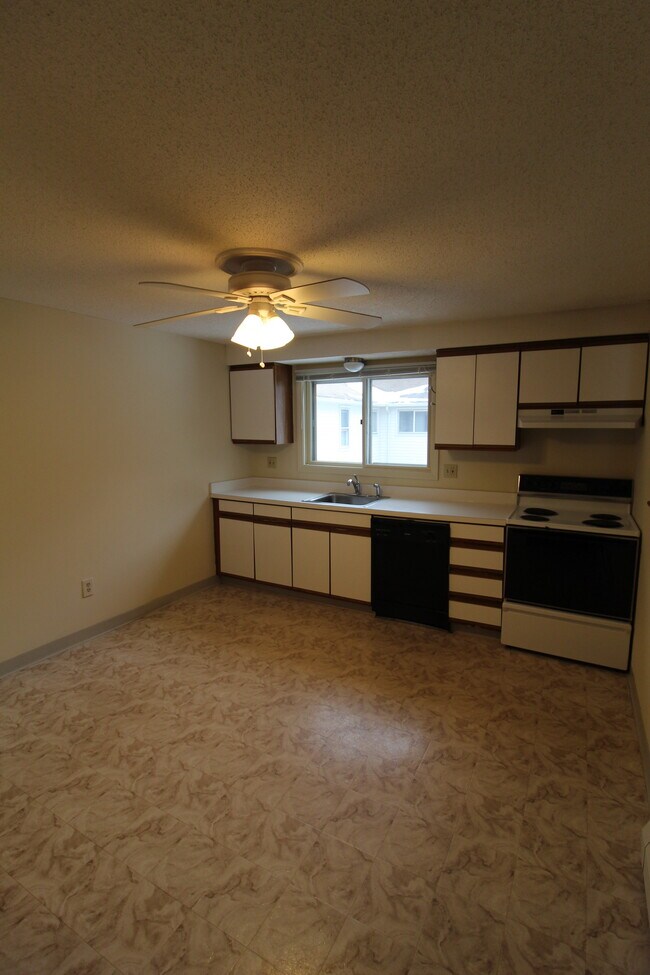 Building Photo - 207 Village Dr