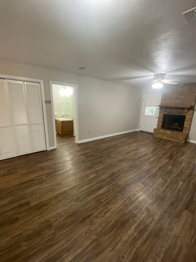 Building Photo - 2923 Woodrich Dr