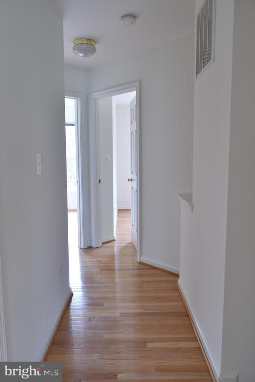 Building Photo - 2542 Banshire Dr