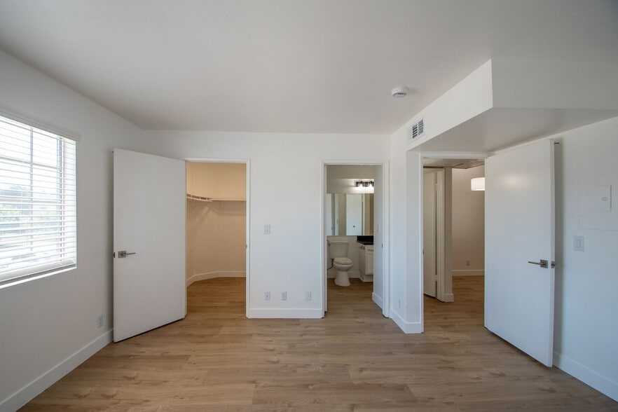 Building Photo - 6401 Riverton Ave