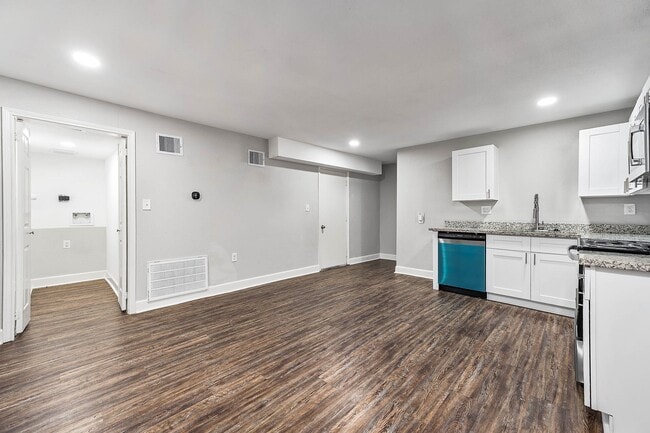 Building Photo - 611 N Pruett St