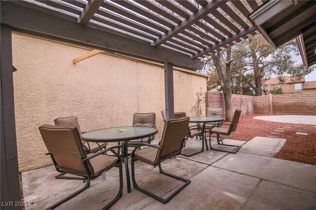 Building Photo - 7399 Topeka Dr